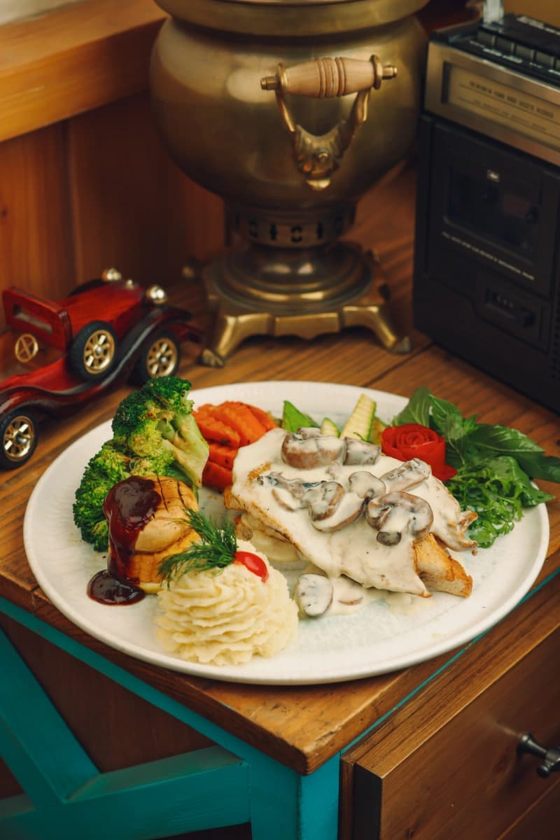 شرائح الدجاج بالفطر